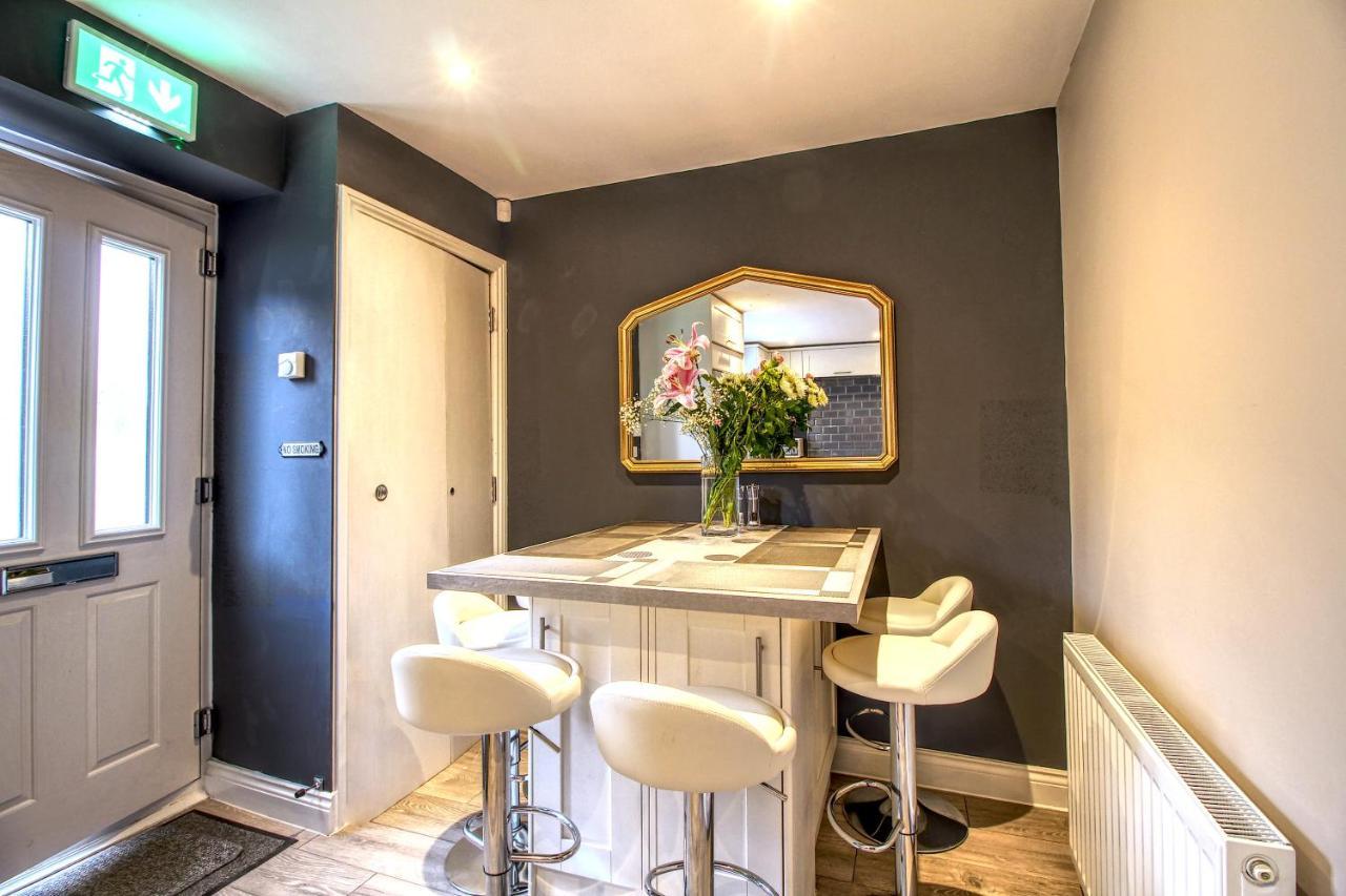 6 Dbl Bed, House Inc Parking