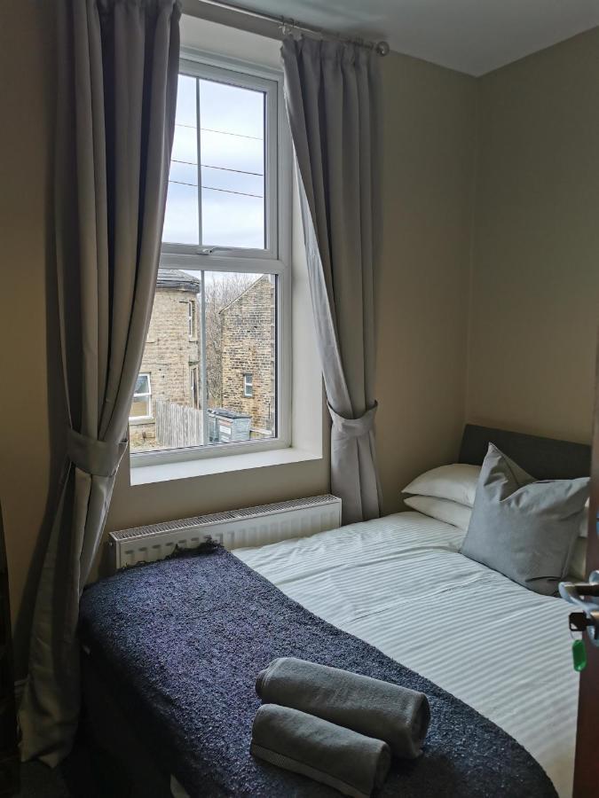 6 Dbl Bed, House Inc Parking *