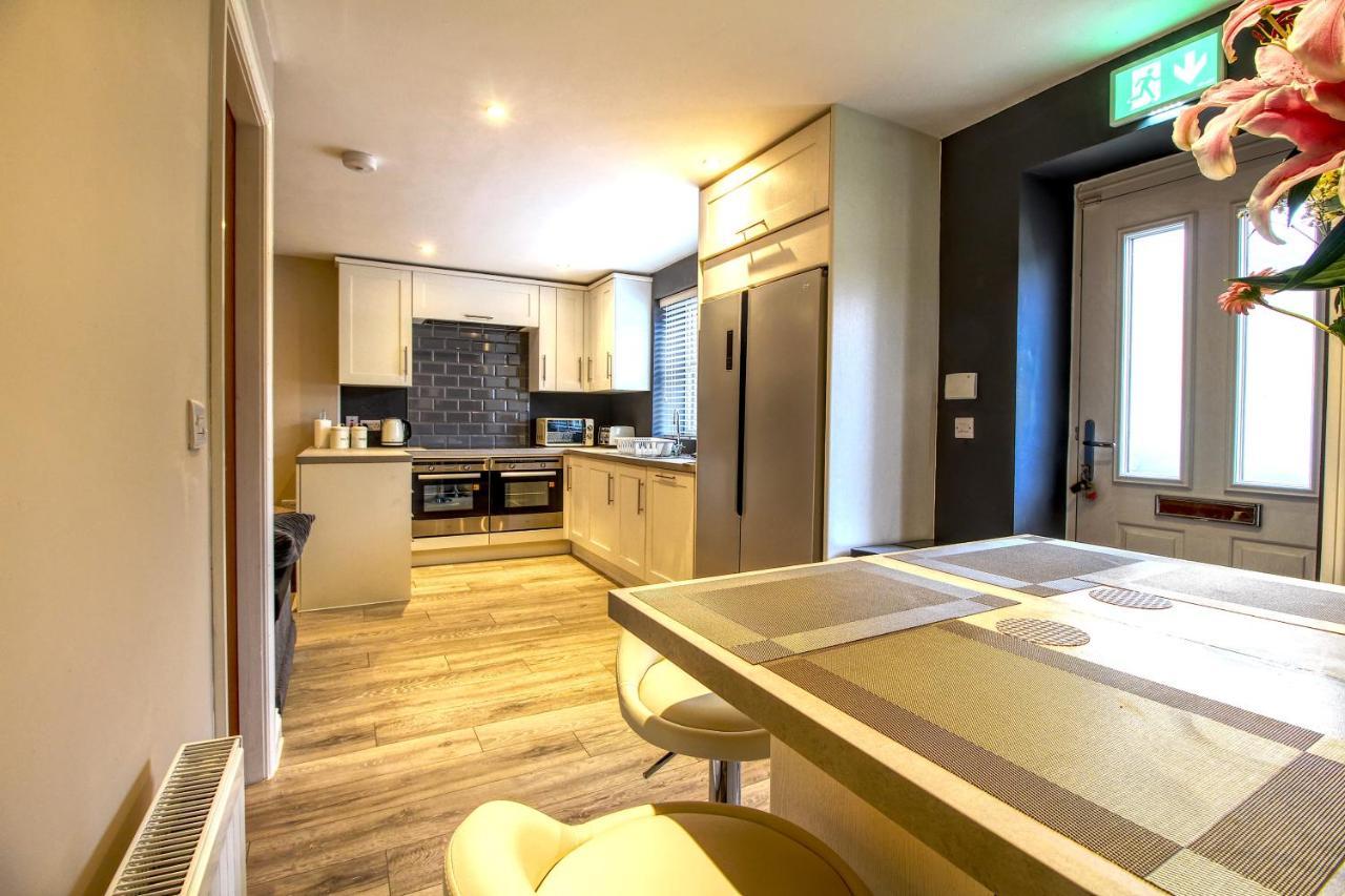Appartement 6 Dbl Bed, House Inc Parking