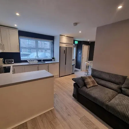 6 Dbl Bed, Central Huddersfield House Inc Parking Exterior photo