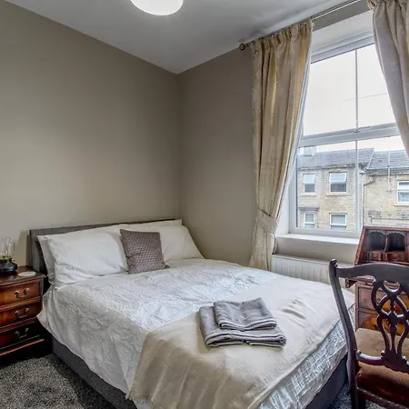 6 Dbl Bed, Central Huddersfield House Inc Parking Exterior photo