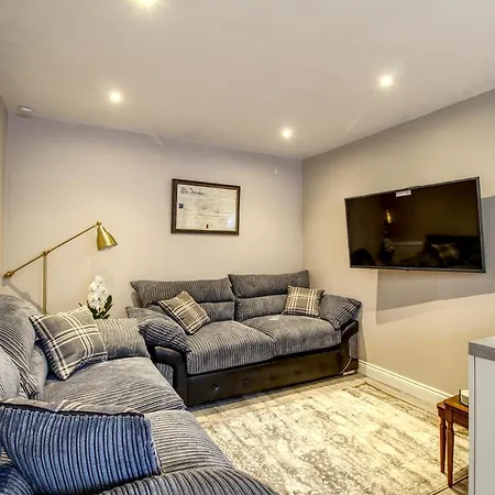 6 Dbl Bed, Central Huddersfield House Inc Parking Exterior photo