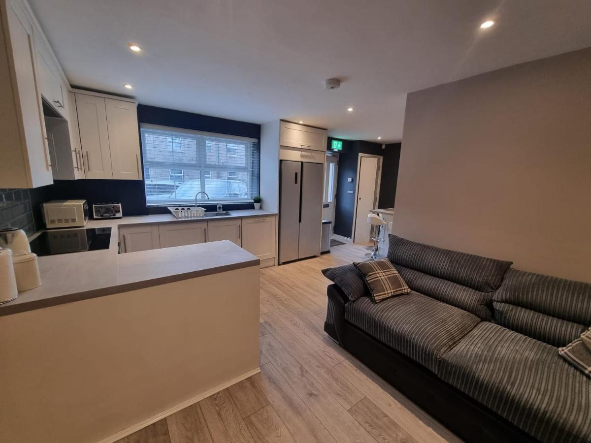 6 Dbl Bed, House Inc Parking Apartment *