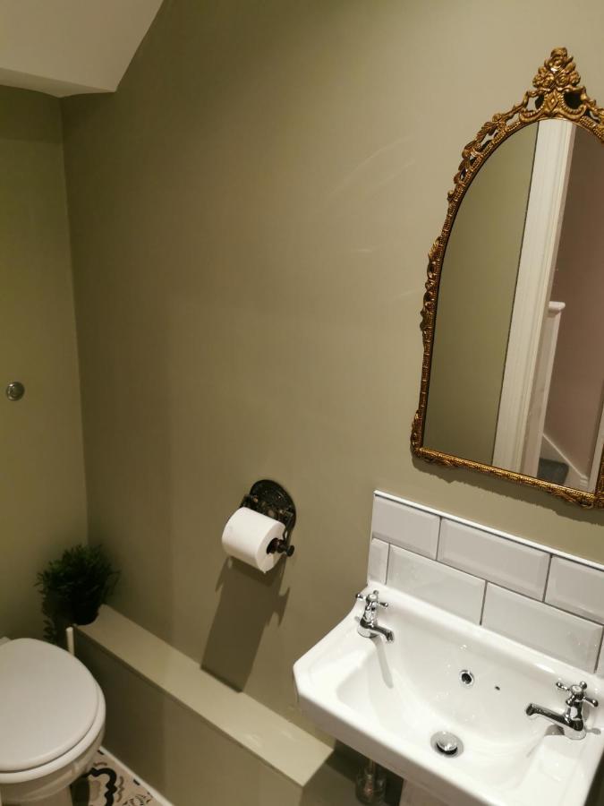 6 Dbl Bed, House Inc Parking Apartment *