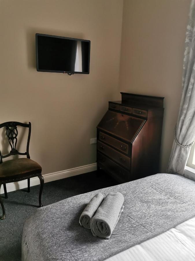 Apartment 6 Dbl Bed, House Inc Parking *