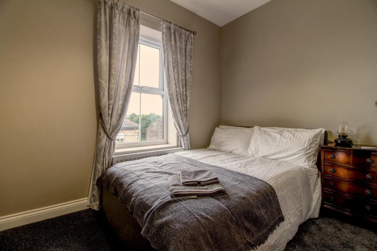 Apartment 6 Dbl Bed, House Inc Parking Huddersfield