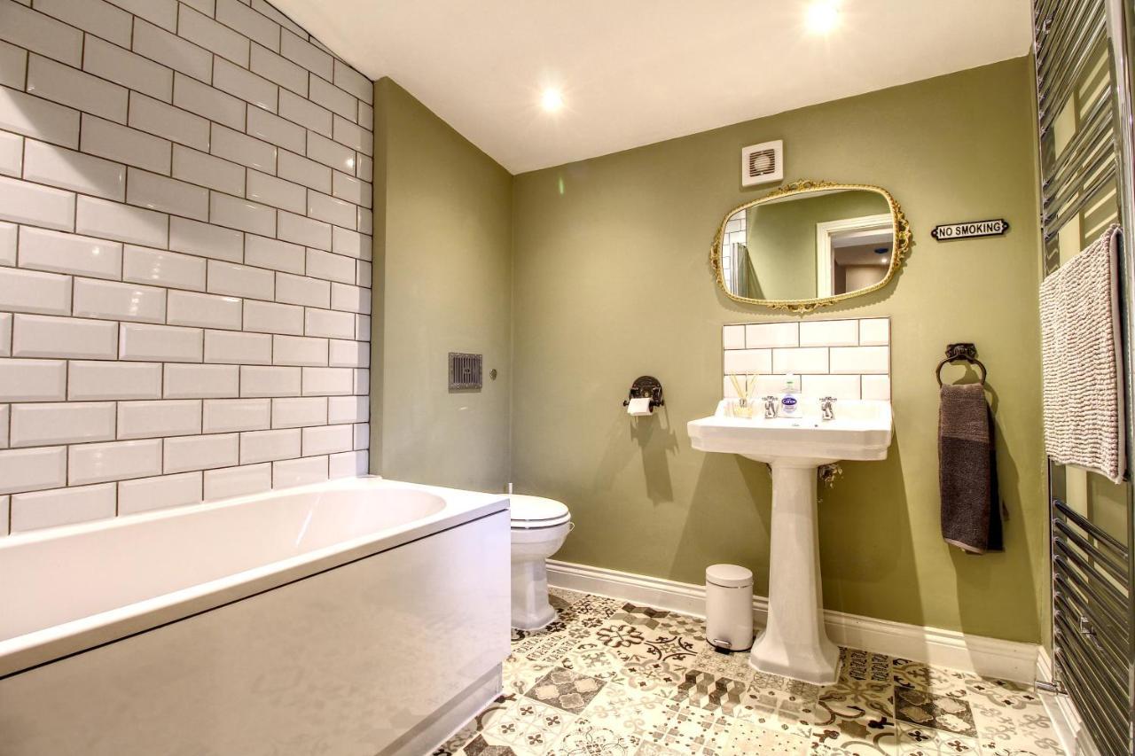 6 Dbl Bed, House Inc Parking Apartment