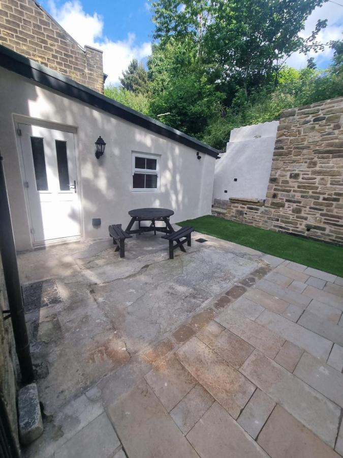 6 Dbl Bed, House Inc Parking * Huddersfield